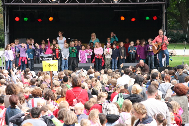 gal/2010/2010 Saitentwist Weltkindertag Burgplatz Essen 20.09.JugendhilfegGmbH Essen/2010 Saitentwist Weltkindertag Burgplatz Jugend Hilfe gGm20.09. 062.jpg